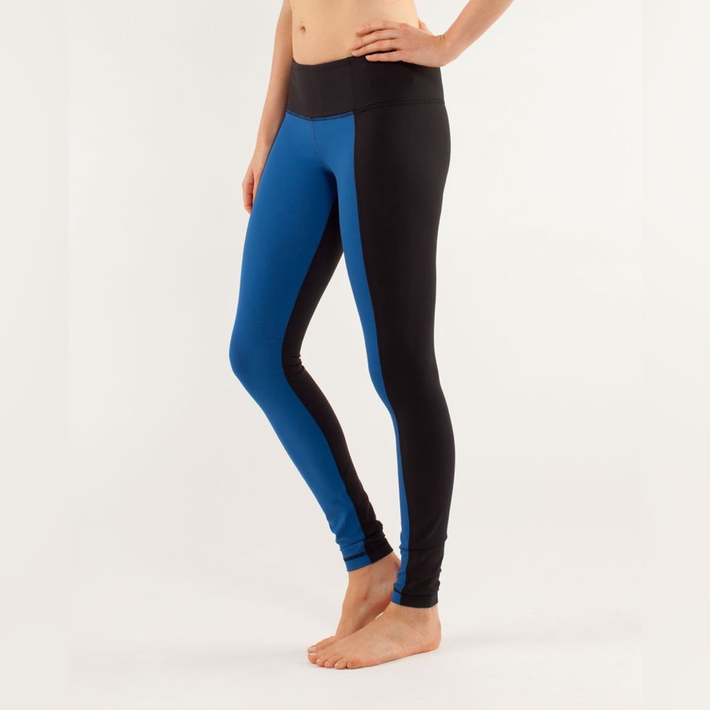 Lululemon Wunder Under pants with blue colour-blocked panels.